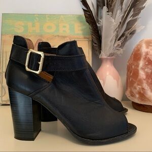 Fioni black peep toe chunky heal shoe size 9